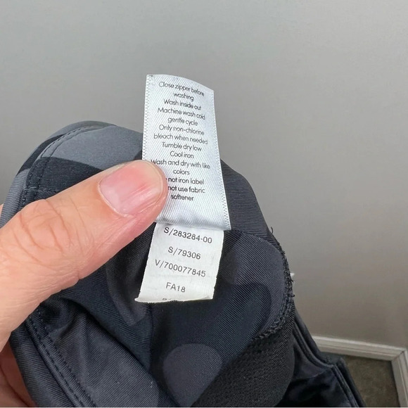 Athleta Camo Contender 7/8 Tight Leggings Size XS Workout Running Athletic Gray - Picture 11 of 11